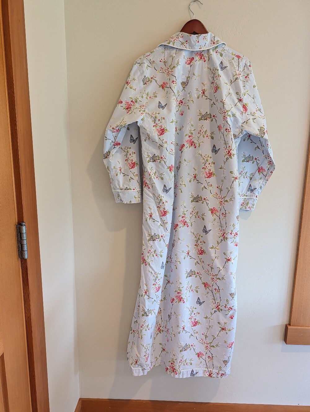 Vermont Country Store %100 Cotton Cottage Floral Butterfly Light Blue Med - Picture 7 of 9
